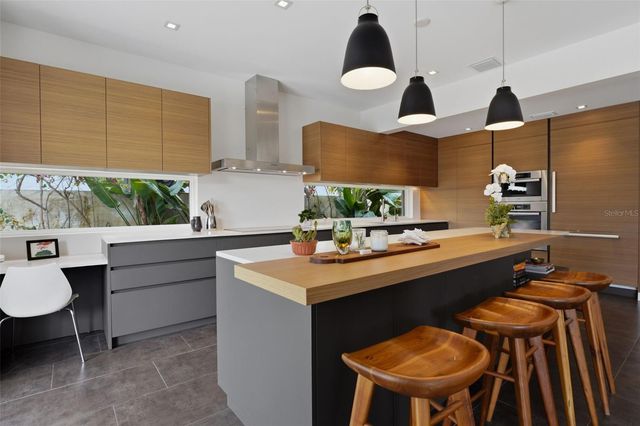 541 S WASHINGTON DRIVE, Sarasota, FL 34236