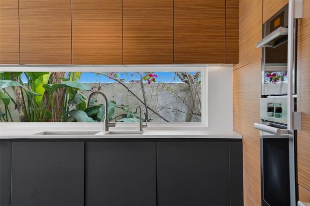 541 S WASHINGTON DRIVE, Sarasota, FL 34236