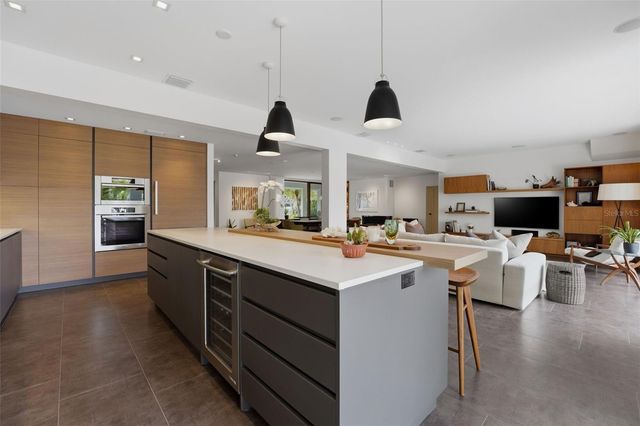 541 S WASHINGTON DRIVE, Sarasota, FL 34236