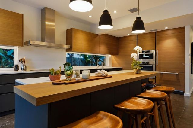 541 S WASHINGTON DRIVE, Sarasota, FL 34236