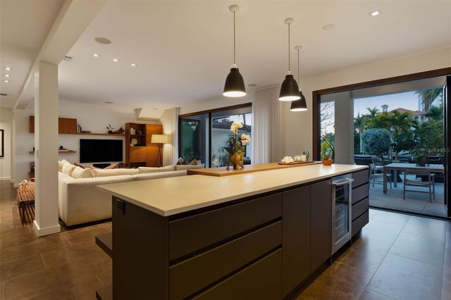 541 S WASHINGTON DRIVE, Sarasota, FL 34236