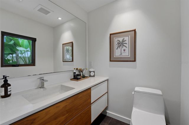 541 S WASHINGTON DRIVE, Sarasota, FL 34236