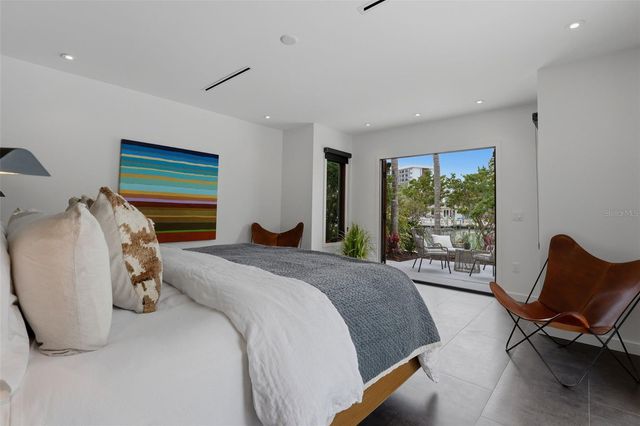 541 S WASHINGTON DRIVE, Sarasota, FL 34236