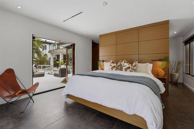 541 S WASHINGTON DRIVE, Sarasota, FL 34236