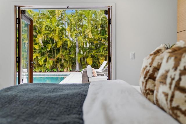 541 S WASHINGTON DRIVE, Sarasota, FL 34236