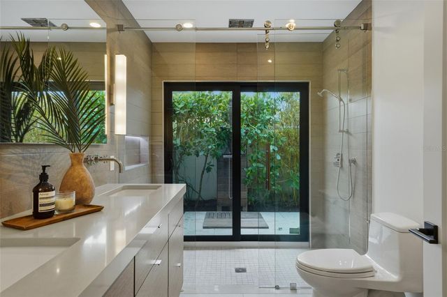 541 S WASHINGTON DRIVE, Sarasota, FL 34236