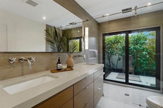 541 S WASHINGTON DRIVE, Sarasota, FL 34236