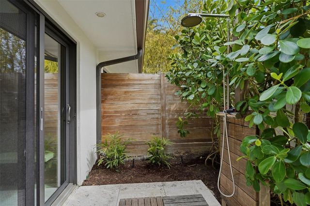 541 S WASHINGTON DRIVE, Sarasota, FL 34236