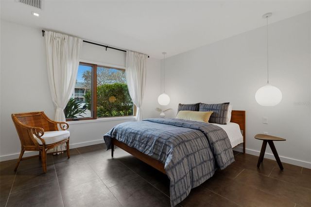 541 S WASHINGTON DRIVE, Sarasota, FL 34236