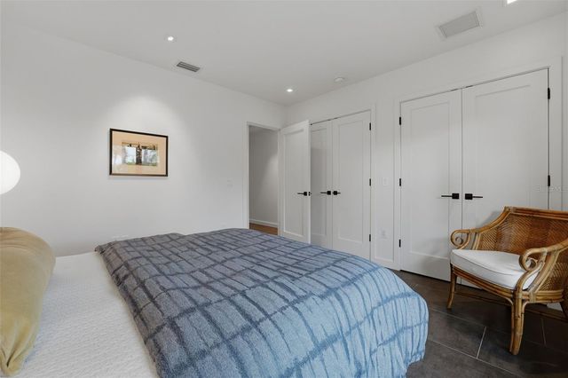 541 S WASHINGTON DRIVE, Sarasota, FL 34236