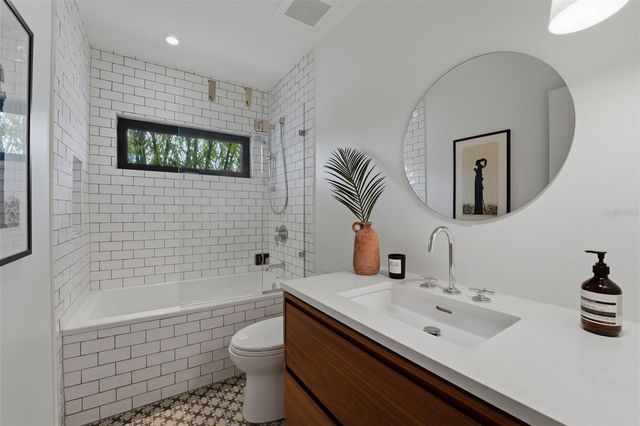 541 S WASHINGTON DRIVE, Sarasota, FL 34236