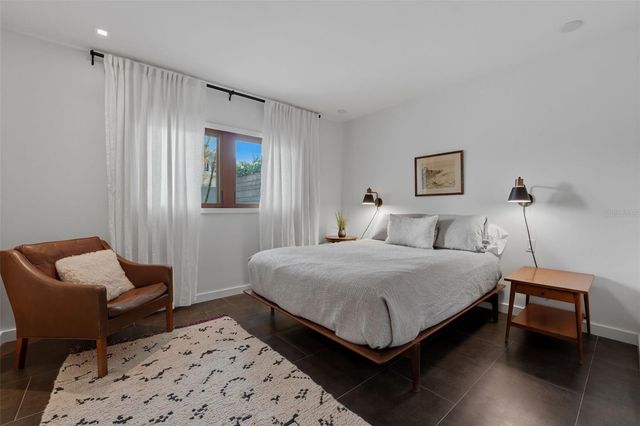 541 S WASHINGTON DRIVE, Sarasota, FL 34236