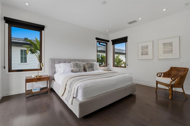 541 S WASHINGTON DRIVE, Sarasota, FL 34236