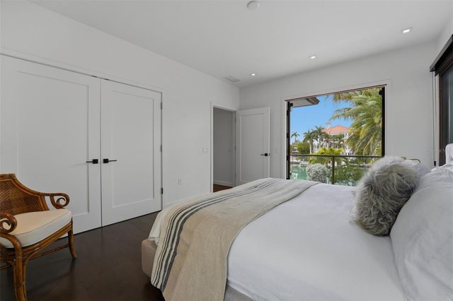 541 S WASHINGTON DRIVE, Sarasota, FL 34236