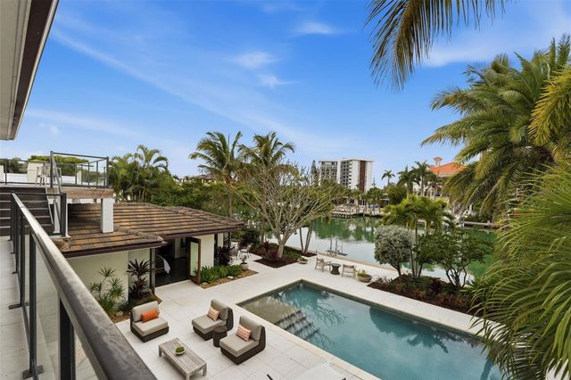 541 S WASHINGTON DRIVE, Sarasota, FL 34236