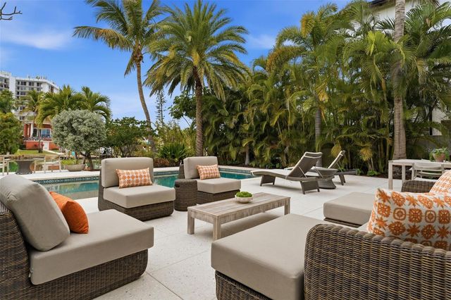 541 S WASHINGTON DRIVE, Sarasota, FL 34236