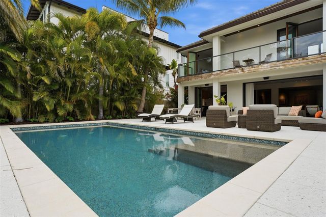 541 S WASHINGTON DRIVE, Sarasota, FL 34236