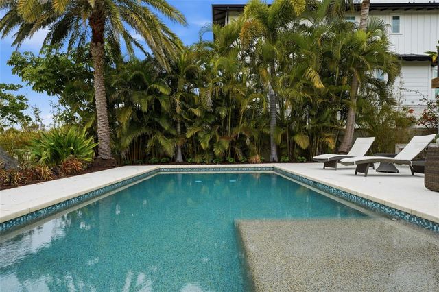 541 S WASHINGTON DRIVE, Sarasota, FL 34236