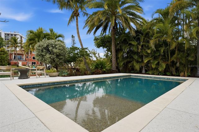 541 S WASHINGTON DRIVE, Sarasota, FL 34236