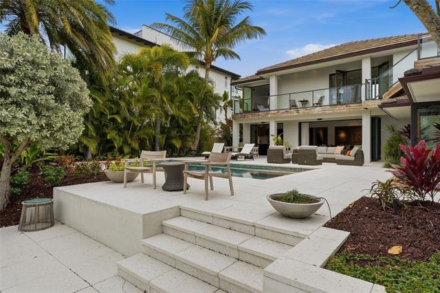 541 S WASHINGTON DRIVE, Sarasota, FL 34236