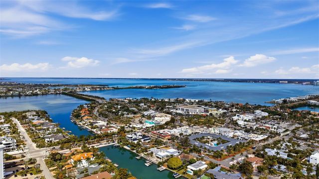 541 S WASHINGTON DRIVE, Sarasota, FL 34236