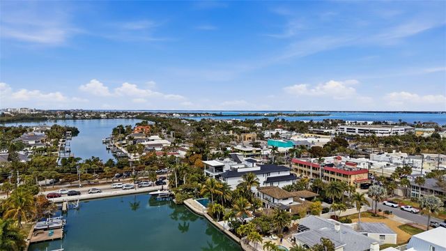 541 S WASHINGTON DRIVE, Sarasota, FL 34236