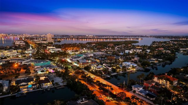 541 S WASHINGTON DRIVE, Sarasota, FL 34236