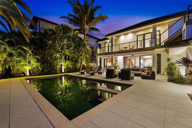 541 S WASHINGTON DRIVE, Sarasota, FL 34236