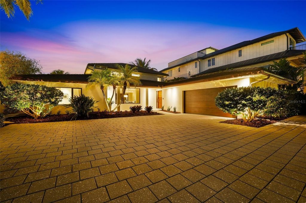 541 S WASHINGTON DRIVE, Sarasota, FL 34236