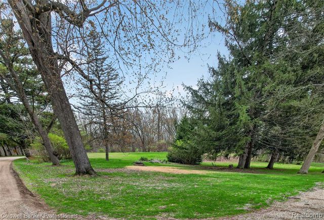 1190 Olander Drive, Lapeer, MI 48446