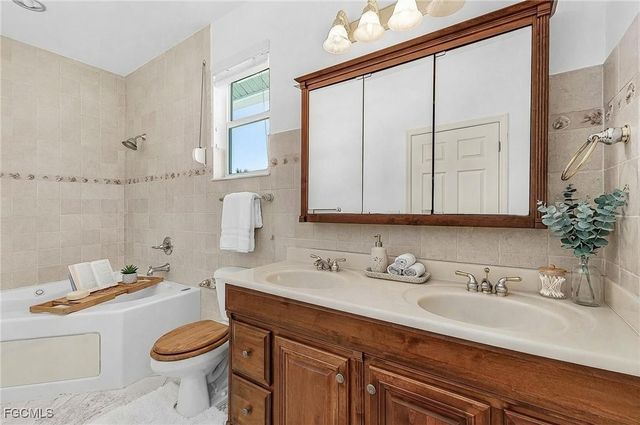 5345 Nautilus DR, Cape Coral, FL 33904