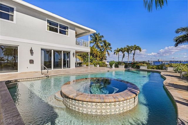 5345 Nautilus DR, Cape Coral, FL 33904