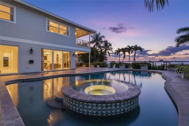 5345 Nautilus DR, Cape Coral, FL 33904