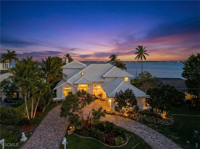 5345 Nautilus DR, Cape Coral, FL 33904