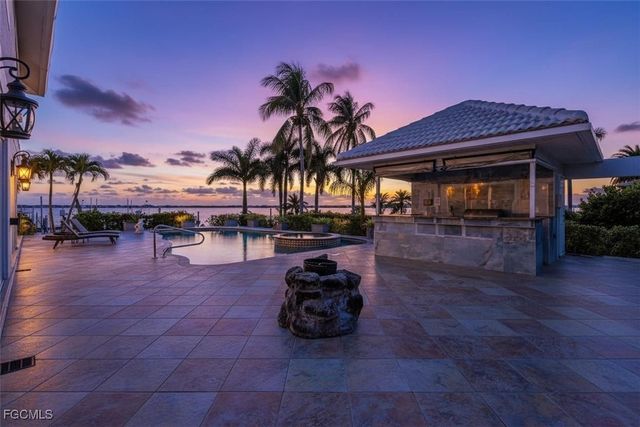 5345 Nautilus DR, Cape Coral, FL 33904