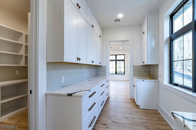 264 Ridge Rd, Watchung Boro, NJ 07069