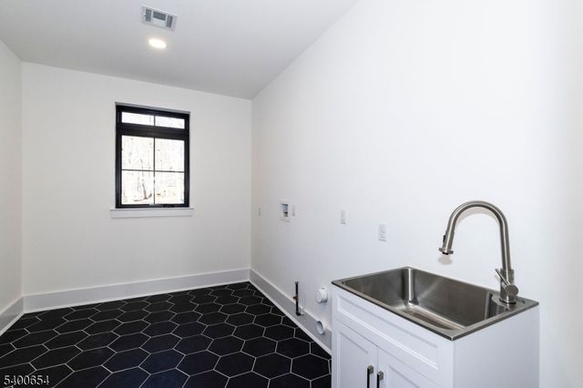 264 Ridge Rd, Watchung Boro, NJ 07069