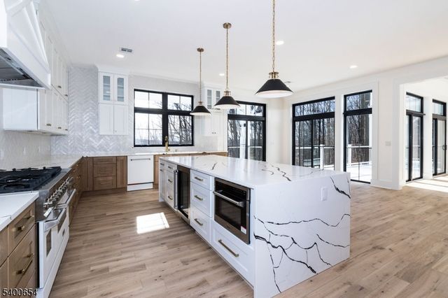 264 Ridge Rd, Watchung Boro, NJ 07069