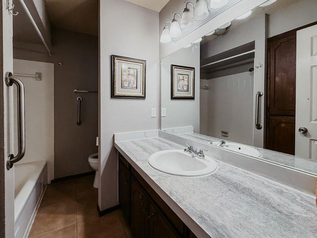 3401 E Noble Drive, Edmond, OK 73034