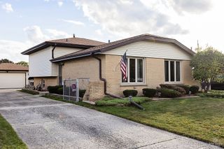 5733 W 101st Place, Oak Lawn, IL 60453