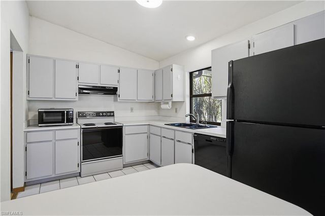 208 NE 9th AVE, Cape Coral, FL 33909