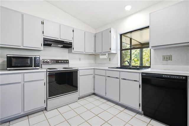 208 NE 9th AVE, Cape Coral, FL 33909