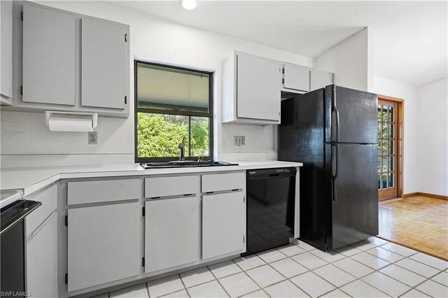 208 NE 9th AVE, Cape Coral, FL 33909