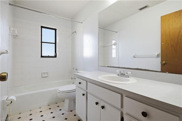 208 NE 9th AVE, Cape Coral, FL 33909