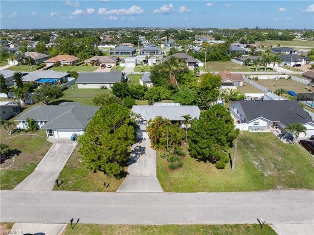 208 NE 9th AVE, Cape Coral, FL 33909