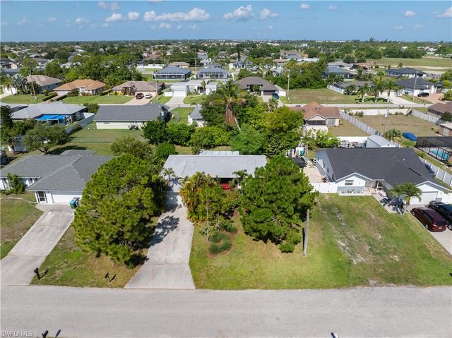 208 NE 9th AVE, Cape Coral, FL 33909