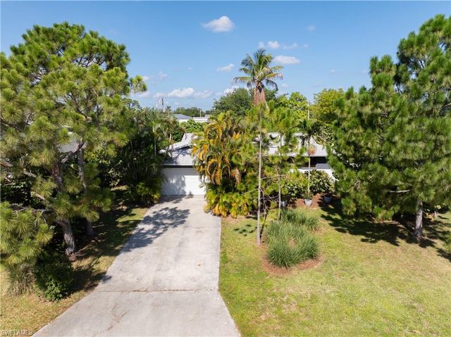 208 NE 9th AVE, Cape Coral, FL 33909