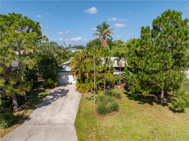 208 NE 9th AVE, Cape Coral, FL 33909