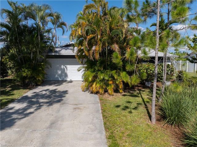208 NE 9th AVE, Cape Coral, FL 33909