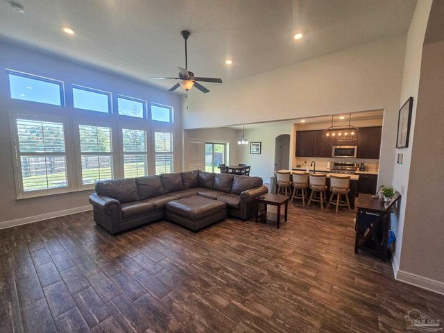 3451 Pelican Bay Cir, Gulf Breeze, FL 32563